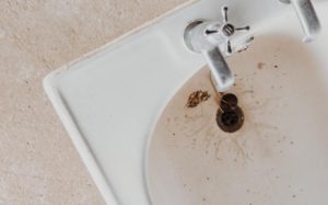 Съвети при отпушване на мивки