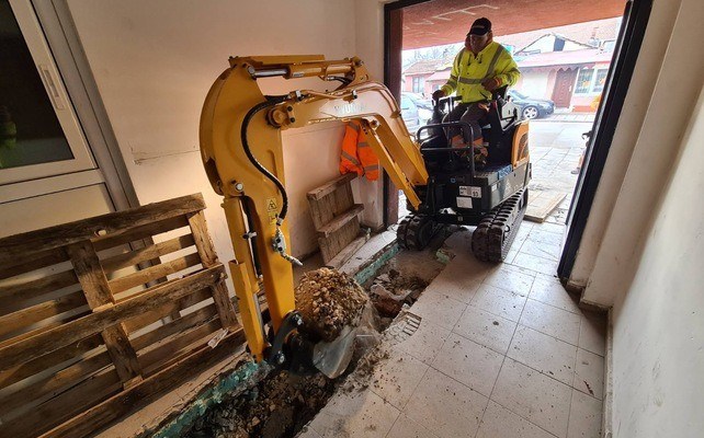 мини багер за строителни дейности